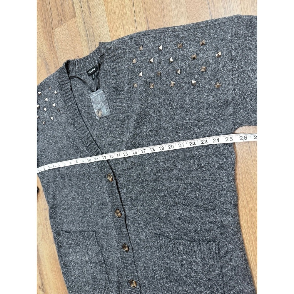 Torrid‎ Studded Shoulder Long Cardigan Gray Button Front NWT Size 0 Cozy Sweater - Picture 9 of 10